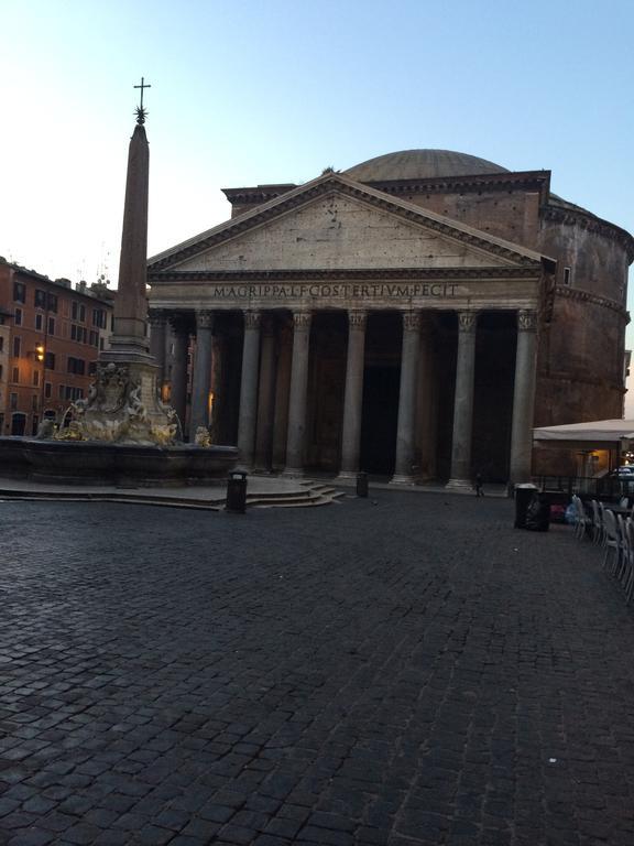 Отель Casa Bella Pantheon Рим Экстерьер фото